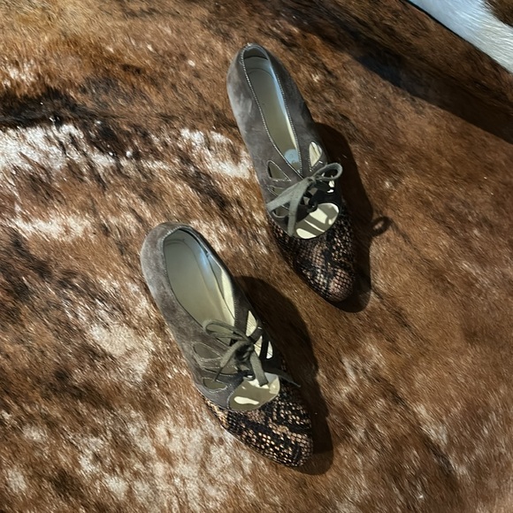 Bettye Mueller Suede Snakeskin Capped Lace-Up Heels Sz. 35 1/2 (6) - Picture 2 of 7